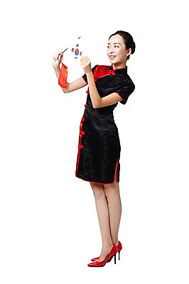 포토 JPG 스튜디오촬영 전신 외국인 해외기획촬영 전통 우먼라이프 라이프스타일 여자 전통문화 문화 구두 포즈 2011년중국 중국문화 실내 한명 서기 미소 웃음 들기 누끼 사람 동양인 20대 성인 옆모습 빨간색 중국인 중국 깃발 체험 국기 하이힐 태극기 전통의상 치파오 오성홍기 교류 문화교류 여자만 여자한명만 성인여자만 청년만 청년여자만 성인한명만 청년여자한명만 성인여자한명만 성인만 국내포토 1 동양문화 아시아 뷰포인트 컬러 외국문화 신발 컨셉 모션 표정 인종 청년 내부 생활 여성화 파일형식