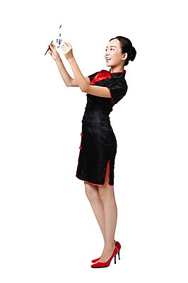 포토 JPG 스튜디오촬영 전신 외국인 해외기획촬영 전통 우먼라이프 라이프스타일 여자 전통문화 문화 구두 포즈 2011년중국 중국문화 실내 한명 서기 미소 웃음 들기 누끼 사람 동양인 20대 성인 옆모습 빨간색 중국인 중국 깃발 체험 국기 하이힐 태극기 전통의상 치파오 교류 문화교류 여자만 여자한명만 성인여자만 청년만 청년여자만 성인한명만 청년여자한명만 성인여자한명만 성인만 국내포토 1 동양문화 아시아 뷰포인트 컬러 외국문화 신발 컨셉 모션 표정 인종 청년 내부 생활 여성화 파일형식