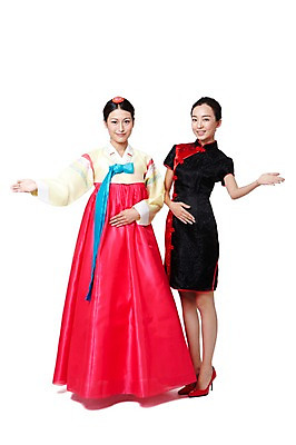 포토 JPG 스튜디오촬영 전신 외국인 해외기획촬영 한국문화 전통 우먼라이프 라이프스타일 여자 전통문화 문화 구두 포즈 2011년중국 모션 중국문화 안내 한국 실내 서기 미소 웃음 누끼 사람 동양인 손짓 20대 성인 두명 앞모습 빨간색 중국인 중국 체험 하이힐 전통의상 한복 치파오 교류 문화교류 외교 여자만 성인여자만 청년만 청년여자만 성인만 국내포토 동양문화 한국전통 아시아 뷰포인트 컬러 외국문화 신발 컨셉 표정 인종 청년 내부 생활 여성화 파일형식