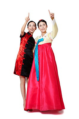 포토 JPG 스튜디오촬영 전신 외국인 해외기획촬영 한국문화 전통 우먼라이프 라이프스타일 응시 여자 전통문화 문화 구두 포즈 2011년중국 모션 중국문화 한국 실내 서기 미소 웃음 누끼 사람 동양인 손짓 20대 성인 두명 앞모습 빨간색 중국인 중국 가리킴 체험 하이힐 전통의상 한복 치파오 교류 문화교류 외교 여자만 성인여자만 청년만 청년여자만 성인만 국내포토 동양문화 한국전통 시선 아시아 뷰포인트 컬러 외국문화 신발 컨셉 표정 인종 청년 내부 생활 여성화 파일형식