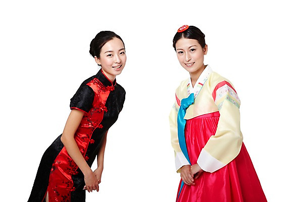 포토 JPG 스튜디오촬영 외국인 해외기획촬영 한국문화 전통 우먼라이프 라이프스타일 여자 전통문화 문화 포즈 2011년중국 중국문화 한국 실내 서기 미소 웃음 누끼 사람 동양인 20대 성인 두명 옆모습 중국인 중국 체험 전통의상 한복 치파오 교류 문화교류 외교 여자만 성인여자만 청년만 청년여자만 성인만 국내포토 동양문화 한국전통 아시아 뷰포인트 외국문화 컨셉 모션 표정 인종 청년 내부 생활 파일형식