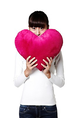 포토 JPG 스튜디오촬영 외국인 해외기획촬영 우먼라이프 라이프스타일 여자 포즈 쿠션 2011년중국 실내 사랑 한명 들기 누끼 사람 동양인 상반신 20대 성인 앞모습 캐주얼 중국인 하트 하트쿠션 여자만 여자한명만 성인여자만 청년만 청년여자만 성인한명만 청년여자한명만 성인여자한명만 성인만 국내포토 모양 1 옷 감정 뷰포인트 모션 인종 청년 내부 생활 파일형식