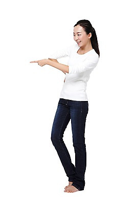 포토 JPG 스튜디오촬영 전신 외국인 해외기획촬영 우먼라이프 라이프스타일 여자 허리손 포즈 2011년중국 모션 맨발 실내 한명 서기 미소 웃음 누끼 사람 동양인 손짓 20대 성인 옆모습 캐주얼 중국인 청바지 가리킴 여자만 여자한명만 성인여자만 청년만 청년여자만 성인한명만 청년여자한명만 성인여자한명만 성인만 국내포토 1 옷 뷰포인트 바지 발 표정 인종 청년 내부 생활 파일형식