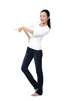 포토 JPG 스튜디오촬영 전신 외국인 해외기획촬영 우먼라이프 라이프스타일 여자 허리손 포즈 2011년중국 모션 맨발 실내 한명 서기 미소 웃음 누끼 사람 동양인 손짓 20대 성인 옆모습 캐주얼 중국인 청바지 가리킴 여자만 여자한명만 성인여자만 청년만 청년여자만 성인한명만 청년여자한명만 성인여자한명만 성인만 국내포토 1 옷 뷰포인트 바지 발 표정 인종 청년 내부 생활 파일형식