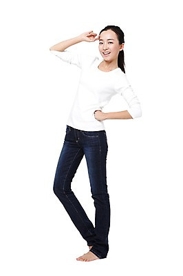 포토 JPG 스튜디오촬영 전신 외국인 해외기획촬영 우먼라이프 라이프스타일 여자 허리손 포즈 2011년중국 모션 맨발 실내 한명 서기 미소 웃음 누끼 사람 동양인 20대 성인 옆모습 캐주얼 중국인 청바지 여자만 여자한명만 성인여자만 청년만 청년여자만 성인한명만 청년여자한명만 성인여자한명만 성인만 국내포토 1 옷 뷰포인트 바지 발 표정 인종 청년 내부 생활 파일형식