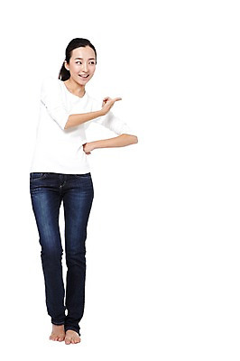 포토 JPG 스튜디오촬영 전신 외국인 해외기획촬영 우먼라이프 라이프스타일 응시 여자 허리손 포즈 2011년중국 모션 맨발 실내 한명 서기 미소 웃음 누끼 사람 동양인 손짓 20대 성인 앞모습 캐주얼 중국인 청바지 가리킴 여자만 여자한명만 성인여자만 청년만 청년여자만 성인한명만 청년여자한명만 성인여자한명만 성인만 국내포토 1 시선 옷 뷰포인트 바지 발 표정 인종 청년 내부 생활 파일형식