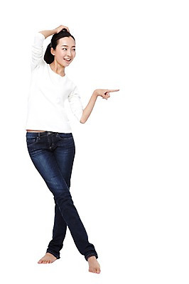 포토 JPG 스튜디오촬영 전신 외국인 해외기획촬영 우먼라이프 라이프스타일 응시 여자 포즈 2011년중국 모션 맨발 실내 한명 서기 미소 웃음 누끼 사람 동양인 손짓 20대 성인 앞모습 캐주얼 중국인 청바지 가리킴 여자만 여자한명만 성인여자만 청년만 청년여자만 성인한명만 청년여자한명만 성인여자한명만 성인만 국내포토 1 시선 옷 뷰포인트 바지 발 표정 인종 청년 내부 생활 파일형식