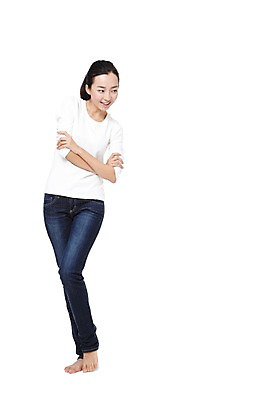 포토 JPG 스튜디오촬영 전신 외국인 해외기획촬영 우먼라이프 라이프스타일 응시 여자 포즈 2011년중국 모션 맨발 실내 한명 서기 미소 웃음 누끼 사람 동양인 20대 성인 앞모습 캐주얼 중국인 팔짱 청바지 여자만 여자한명만 성인여자만 청년만 청년여자만 성인한명만 청년여자한명만 성인여자한명만 성인만 국내포토 1 시선 옷 뷰포인트 바지 발 표정 인종 청년 내부 생활 파일형식