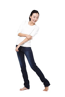 포토 JPG 스튜디오촬영 전신 외국인 해외기획촬영 우먼라이프 라이프스타일 응시 여자 포즈 2011년중국 모션 맨발 실내 한명 서기 미소 웃음 누끼 사람 동양인 20대 성인 앞모습 캐주얼 중국인 청바지 여자만 여자한명만 성인여자만 청년만 청년여자만 성인한명만 청년여자한명만 성인여자한명만 성인만 국내포토 1 시선 옷 뷰포인트 바지 발 표정 인종 청년 내부 생활 파일형식