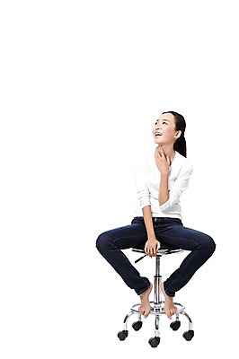 포토 JPG 스튜디오촬영 전신 외국인 해외기획촬영 우먼라이프 라이프스타일 응시 여자 포즈 가구 의자 2011년중국 모션 맨발 실내 한명 미소 웃음 누끼 사람 앉기 동양인 20대 성인 앞모습 캐주얼 중국인 청바지 여자만 여자한명만 성인여자만 청년만 청년여자만 성인한명만 청년여자한명만 성인여자한명만 성인만 국내포토 1 시선 옷 뷰포인트 생활용품 바지 발 표정 인종 청년 내부 생활 파일형식