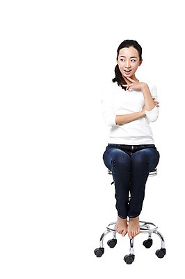 포토 JPG 스튜디오촬영 전신 외국인 해외기획촬영 우먼라이프 라이프스타일 응시 여자 포즈 가구 의자 2011년중국 모션 맨발 실내 한명 미소 웃음 누끼 사람 앉기 동양인 20대 성인 앞모습 캐주얼 중국인 청바지 여자만 여자한명만 성인여자만 청년만 청년여자만 성인한명만 청년여자한명만 성인여자한명만 성인만 국내포토 1 시선 옷 뷰포인트 생활용품 바지 발 표정 인종 청년 내부 생활 파일형식