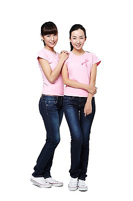포토 JPG 스튜디오촬영 전신 외국인 해외기획촬영 우먼라이프 라이프스타일 여자 리본 캠페인 분홍색 포즈 운동화 2011년중국 실내 서기 미소 웃음 누끼 사람 동양인 20대 성인 두명 앞모습 캐주얼 중국인 청바지 공익캠페인 보호 질병 스니커즈 예방 유방암 암 핑크리본캠페인 여자만 성인여자만 청년만 청년여자만 성인만 핑크리본 국내포토 옷 뷰포인트 컬러 신발 컨셉 바지 의학 모션 표정 인종 청년 내부 생활 파일형식