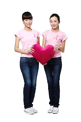 포토 JPG 스튜디오촬영 전신 외국인 해외기획촬영 우먼라이프 라이프스타일 여자 리본 캠페인 분홍색 운동화 쿠션 2011년중국 실내 서기 미소 웃음 들기 누끼 사람 동양인 20대 성인 두명 앞모습 캐주얼 중국인 청바지 공익캠페인 보호 질병 스니커즈 예방 하트쿠션 유방암 암 핑크리본캠페인 여자만 성인여자만 청년만 청년여자만 성인만 핑크리본 국내포토 옷 뷰포인트 컬러 신발 컨셉 바지 의학 모션 표정 인종 청년 내부 생활 하트 파일형식
