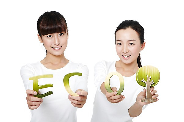 포토 JPG 스튜디오촬영 외국인 나무 해외기획촬영 문자 우먼라이프 라이프스타일 알파벳 영어 여자 캠페인 2011년중국 실내 미소 웃음 들기 누끼 사람 동양인 상반신 20대 성인 두명 앞모습 초록색 중국인 자연보호 환경 그린캠페인 블록 공익캠페인 보호 에코 나무모양 여자만 성인여자만 청년만 청년여자만 성인만 나무블록 그린슈머 국내포토 모양 식물 뷰포인트 컬러 컨셉 모션 자연 표정 인종 청년 내부 생활 목재 파일형식