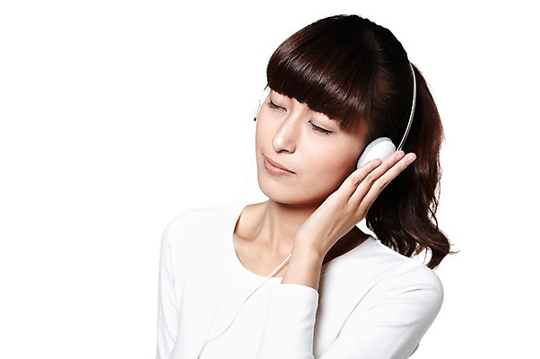 포토 JPG 스튜디오촬영 외국인 해외기획촬영 우먼라이프 라이프스타일 여자 음악 포즈 2011년중국 모션 실내 한명 누끼 사람 동양인 상반신 앞모습 중국인 눈감음 헤드폰 헤드셋 음악감상 감상 듣기 포니테일 묶은머리 여자만 여자한명만 국내포토 1 헤어스타일 뷰포인트 음향기기 문화예술 인종 내부 생활 파일형식