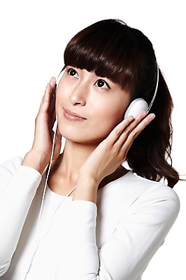 포토 JPG 스튜디오촬영 외국인 해외기획촬영 우먼라이프 라이프스타일 여자 음악 포즈 2011년중국 모션 실내 한명 누끼 사람 동양인 상반신 앞모습 중국인 헤드폰 헤드셋 음악감상 감상 듣기 포니테일 묶은머리 여자만 여자한명만 국내포토 1 헤어스타일 뷰포인트 음향기기 문화예술 인종 내부 생활 파일형식