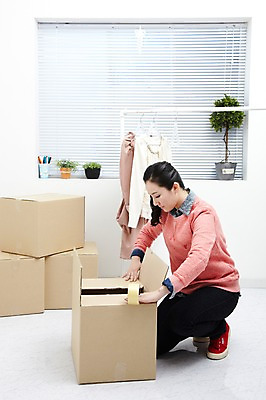 포토 JPG 스튜디오촬영 전신 식물 직업 라이프스타일 옷 여자 화분 포장 CEO 창문 모바일 실내 한명 사람 앉기 동양인 20대 성인 상자 한국인 블라인드 옷걸이 쇼핑몰 배송 택배 창업 테이프 온라인쇼핑 모바일쇼핑 박스포장 온라인쇼핑몰 여자만 여자한명만 성인여자만 청년만 청년여자만 성인한명만 청년여자한명만 성인여자한명만 성인만 국내포토 1 비즈니스 모션 문구용품 인종 청년 내부 생활 쇼핑 운송업 커튼 자영업 온라인 파일형식