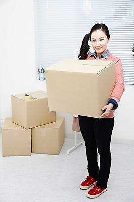 포토 JPG 스튜디오촬영 전신 직업 라이프스타일 여자 포장 CEO 창문 모바일 가위 실내 한명 서기 미소 웃음 들기 사람 동양인 20대 성인 앞모습 상자 한국인 블라인드 옷걸이 쇼핑몰 배송 택배 창업 테이프 온라인쇼핑 모바일쇼핑 박스포장 온라인쇼핑몰 여자만 여자한명만 성인여자만 청년만 청년여자만 성인한명만 청년여자한명만 성인여자한명만 성인만 국내포토 1 뷰포인트 비즈니스 모션 문구용품 표정 인종 청년 내부 생활 쇼핑 운송업 커튼 자영업 온라인 파일형식