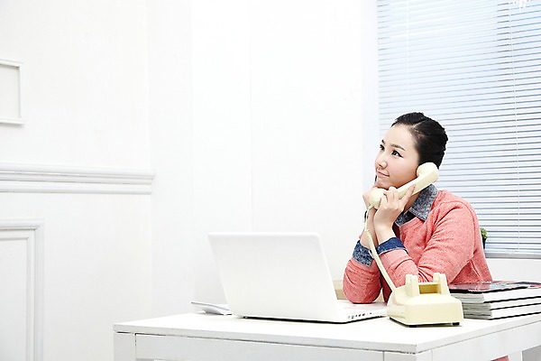 포토 JPG 스튜디오촬영 식물 직업 라이프스타일 여자 화분 CEO 창문 탁자 모바일 실내 한명 사람 동양인 상반신 20대 성인 노트북 컴퓨터 사무실 한국인 전자계산기 계산기 블라인드 잡지 쇼핑몰 전화기 유선전화기 책상 창업 온라인쇼핑 통화 모바일쇼핑 온라인쇼핑몰 여자만 여자한명만 성인여자만 청년만 청년여자만 성인한명만 청년여자한명만 성인여자한명만 성인만 국내포토 1 가구 비즈니스 모션 문구용품 인종 청년 내부 생활 간행물 전자제품 쇼핑 장비 커튼 자영업 온라인 파일형식