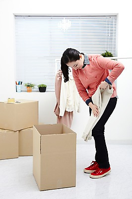 포토 JPG 스튜디오촬영 전신 식물 직업 라이프스타일 옷 여자 화분 포장 CEO 창문 모바일 실내 한명 서기 들기 사람 동양인 20대 성인 상자 한국인 블라인드 옷걸이 쇼핑몰 배송 택배 창업 테이프 온라인쇼핑 모바일쇼핑 박스포장 온라인쇼핑몰 여자만 여자한명만 성인여자만 청년만 청년여자만 성인한명만 청년여자한명만 성인여자한명만 성인만 국내포토 1 비즈니스 모션 문구용품 인종 청년 내부 생활 쇼핑 운송업 커튼 자영업 온라인 파일형식