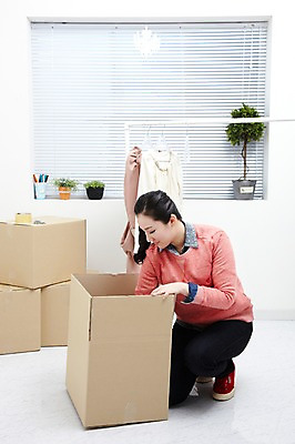 포토 JPG 스튜디오촬영 전신 식물 직업 라이프스타일 옷 여자 화분 포장 CEO 창문 모바일 실내 한명 사람 앉기 동양인 20대 성인 상자 한국인 블라인드 옷걸이 쇼핑몰 배송 택배 창업 테이프 온라인쇼핑 모바일쇼핑 박스포장 온라인쇼핑몰 여자만 여자한명만 성인여자만 청년만 청년여자만 성인한명만 청년여자한명만 성인여자한명만 성인만 국내포토 1 비즈니스 모션 문구용품 인종 청년 내부 생활 쇼핑 운송업 커튼 자영업 온라인 파일형식