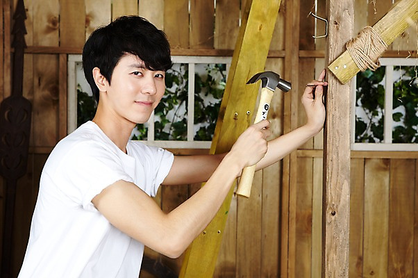 포토 JPG 스튜디오촬영 직업 라이프스타일 남자 사다리 창문 실내 한명 들기 사람 동양인 상반신 20대 성인 옆모습 아웃포커스 한국인 도구 공구 작업 못 작업실 작업장 망치 목수 창업 목공예 가구공방 DIY 망치질 못질 남자만 남자한명만 성인남자만 청년만 청년남자만 청년남자한명만 성인한명만 성인남자한명만 성인만 국내포토 1 산업 뷰포인트 모션 촬영기법 인종 청년 취미 내부 생활 공예 자영업 파일형식