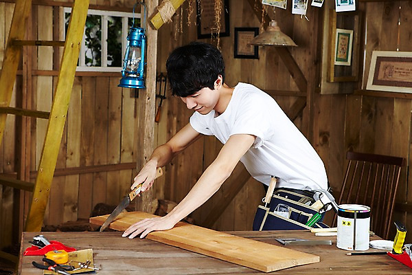 포토 JPG 스튜디오촬영 나무 직업 라이프스타일 남자 액자 사다리 창문 탁자 실내 줄자 한명 서기 들기 사람 동양인 상반신 20대 성인 목재 연필 페인트 한국인 도구 공구 램프 붓 작업 못 작업실 작업장 자르기 목수 창업 페인트통 목공예 작업도구 톱 펜치 작업주머니 가구공방 DIY 사포 기념사진 대패 톱질 남자만 남자한명만 성인남자만 청년만 청년남자만 청년남자한명만 성인한명만 성인남자한명만 성인만 국내포토 식물 1 산업 가구 재료 모션 학용품 조명 통 자 인종 청년 취미 내부 생활 필기구 공예 자영업 파일형식