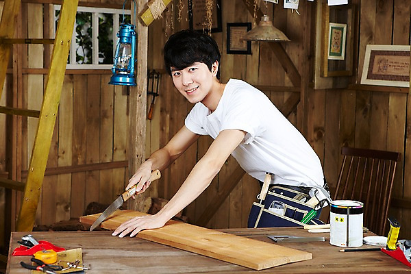 포토 JPG 스튜디오촬영 나무 직업 라이프스타일 남자 액자 사다리 창문 탁자 실내 줄자 한명 서기 미소 웃음 들기 사람 동양인 상반신 20대 성인 목재 연필 페인트 한국인 도구 공구 램프 붓 작업 못 작업실 작업장 자르기 목수 창업 페인트통 목공예 작업도구 톱 펜치 작업주머니 가구공방 DIY 사포 기념사진 대패 톱질 남자만 남자한명만 성인남자만 청년만 청년남자만 청년남자한명만 성인한명만 성인남자한명만 성인만 국내포토 식물 1 산업 가구 재료 모션 학용품 조명 통 표정 자 인종 청년 취미 내부 생활 필기구 공예 자영업 파일형식