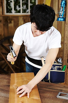 포토 JPG 스튜디오촬영 나무 직업 라이프스타일 남자 창문 탁자 실내 한명 서기 들기 사람 동양인 상반신 20대 성인 목재 한국인 도구 공구 램프 작업 못 바퀴 작업실 작업장 망치 목수 창업 목공예 작업도구 작업주머니 가구공방 DIY 망치질 못질 남자만 남자한명만 성인남자만 청년만 청년남자만 청년남자한명만 성인한명만 성인남자한명만 성인만 국내포토 식물 1 산업 가구 재료 모션 조명 인종 청년 취미 내부 생활 공예 자영업 파일형식