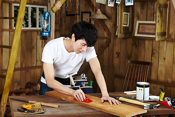 포토 JPG 스튜디오촬영 나무 직업 라이프스타일 남자 액자 사다리 창문 탁자 실내 줄자 한명 서기 사람 동양인 상반신 20대 성인 목재 페인트 한국인 도구 공구 램프 붓 작업 못 작업실 작업장 망치 목수 창업 페인트통 목공예 작업도구 톱 펜치 작업주머니 가구공방 DIY 사포 기념사진 대패 대패질 남자만 남자한명만 성인남자만 청년만 청년남자만 청년남자한명만 성인한명만 성인남자한명만 성인만 국내포토 식물 1 산업 가구 재료 모션 조명 통 자 인종 청년 취미 내부 생활 공예 자영업 파일형식