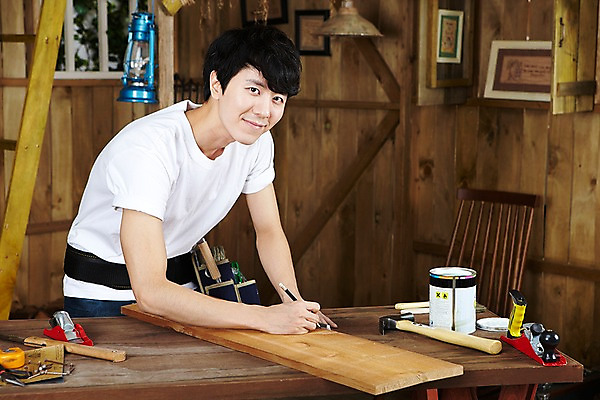 포토 JPG 스튜디오촬영 나무 직업 라이프스타일 남자 액자 사다리 창문 탁자 실내 줄자 한명 서기 미소 웃음 사람 동양인 상반신 20대 성인 목재 연필 페인트 한국인 도구 공구 램프 작업 못 작업실 작업장 망치 목수 창업 페인트통 목공예 작업도구 톱 펜치 작업주머니 가구공방 DIY 재단 사포 남자만 남자한명만 성인남자만 청년만 청년남자만 청년남자한명만 성인한명만 성인남자한명만 성인만 국내포토 식물 1 산업 가구 재료 모션 학용품 조명 통 표정 자 인종 청년 취미 내부 생활 필기구 공예 자영업 파일형식