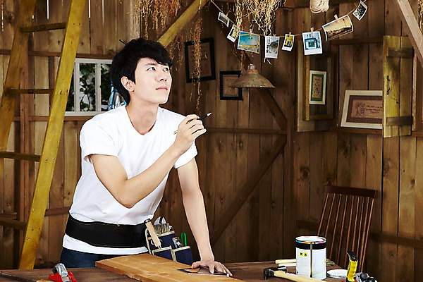 포토 JPG 스튜디오촬영 나무 직업 라이프스타일 응시 남자 액자 사다리 창문 탁자 실내 한명 서기 사람 동양인 상반신 20대 성인 목재 연필 페인트 한국인 도구 공구 작업 작업실 작업장 망치 목수 창업 페인트통 목공예 작업도구 펜치 작업주머니 가구공방 DIY 재단 기념사진 남자만 남자한명만 성인남자만 청년만 청년남자만 청년남자한명만 성인한명만 성인남자한명만 성인만 국내포토 식물 1 시선 산업 가구 재료 모션 학용품 통 인종 청년 취미 내부 생활 필기구 공예 자영업 파일형식