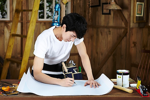 포토 JPG 스튜디오촬영 직업 라이프스타일 남자 종이 액자 사다리 창문 탁자 실내 줄자 한명 서기 사람 동양인 상반신 20대 성인 연필 페인트 한국인 도구 공구 램프 작업 못 작업실 작업장 망치 목수 창업 페인트통 목공예 작업도구 톱 펜치 작업주머니 가구공방 DIY 사포 방한지 남자만 남자한명만 성인남자만 청년만 청년남자만 청년남자한명만 성인한명만 성인남자한명만 성인만 국내포토 1 산업 가구 모션 학용품 조명 통 자 인종 청년 취미 내부 생활 필기구 공예 자영업 파일형식