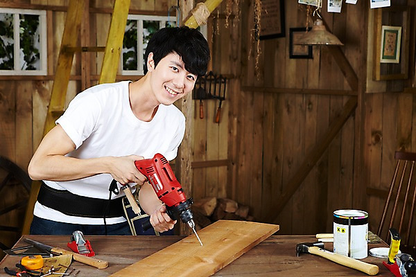 포토 JPG 스튜디오촬영 나무 직업 라이프스타일 남자 가구 재료 사다리 창문 탁자 실내 줄자 한명 미소 웃음 사람 동양인 20대 성인 목재 페인트 한국인 도구 공구 작업 못 작업실 작업장 망치 목수 드릴 창업 페인트통 목공예 작업도구 톱 펜치 작업주머니 가구공방 DIY 사포 전동드릴 남자만 남자한명만 성인남자만 청년만 청년남자만 청년남자한명만 성인한명만 성인남자한명만 성인만 국내포토 식물 1 산업 생활용품 통 표정 자 인종 청년 취미 내부 생활 공예 자영업 파일형식