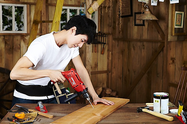 포토 JPG 스튜디오촬영 나무 직업 라이프스타일 남자 가구 재료 사다리 창문 탁자 실내 줄자 한명 사람 동양인 20대 성인 목재 페인트 한국인 도구 공구 작업 못 작업실 작업장 망치 목수 드릴 창업 페인트통 목공예 작업도구 톱 펜치 작업주머니 가구공방 DIY 사포 전동드릴 남자만 남자한명만 성인남자만 청년만 청년남자만 청년남자한명만 성인한명만 성인남자한명만 성인만 국내포토 식물 1 산업 생활용품 통 자 인종 청년 취미 내부 생활 공예 자영업 파일형식