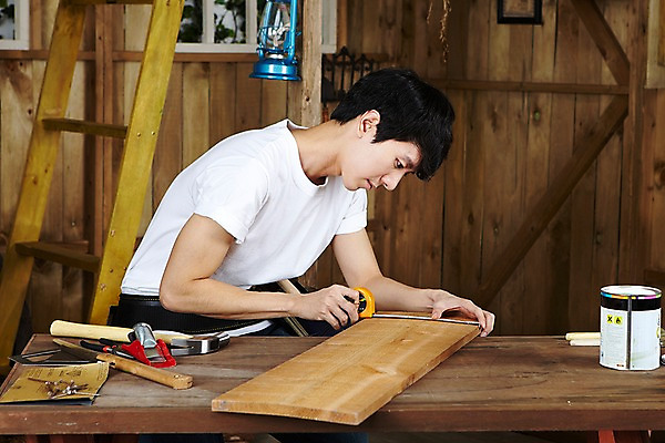 포토 JPG 스튜디오촬영 나무 직업 라이프스타일 남자 가구 재료 사다리 창문 탁자 실내 줄자 한명 사람 동양인 20대 성인 목재 페인트 한국인 도구 공구 램프 작업 못 작업실 작업장 망치 목수 창업 페인트통 목공예 작업도구 톱 작업주머니 가구공방 DIY 재단 사포 남자만 남자한명만 성인남자만 청년만 청년남자만 청년남자한명만 성인한명만 성인남자한명만 성인만 국내포토 식물 1 산업 생활용품 조명 통 자 인종 청년 취미 내부 생활 공예 자영업 파일형식