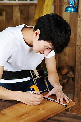 포토 JPG 스튜디오촬영 나무 직업 라이프스타일 남자 가구 재료 실내 줄자 한명 사람 동양인 20대 성인 목재 연필 한국인 도구 공구 작업 작업실 작업장 목수 창업 목공예 작업도구 작업주머니 가구공방 DIY 재단 남자만 남자한명만 성인남자만 청년만 청년남자만 청년남자한명만 성인한명만 성인남자한명만 성인만 국내포토 식물 1 산업 생활용품 학용품 자 인종 청년 취미 내부 생활 필기구 공예 자영업 파일형식