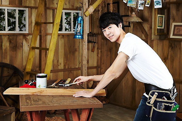 포토 JPG 스튜디오촬영 나무 직업 라이프스타일 남자 액자 사다리 창문 탁자 실내 한명 미소 웃음 들기 사람 동양인 20대 성인 목재 옆모습 페인트 한국인 도구 공구 램프 붓 작업 바퀴 색칠 칠 페인트칠 작업실 작업장 망치 목수 창업 페인트통 페인트붓 목공예 작업도구 펜치 작업주머니 가구공방 DIY 기념사진 남자만 남자한명만 성인남자만 청년만 청년남자만 청년남자한명만 성인한명만 성인남자한명만 성인만 국내포토 식물 1 산업 뷰포인트 가구 재료 모션 페인팅 조명 통 표정 인종 청년 취미 내부 생활 공예 자영업 파일형식