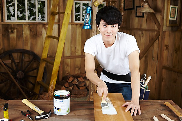 포토 JPG 스튜디오촬영 나무 직업 라이프스타일 남자 액자 사다리 창문 탁자 실내 한명 미소 웃음 들기 사람 동양인 20대 성인 목재 앞모습 페인트 한국인 도구 공구 램프 붓 작업 바퀴 색칠 칠 페인트칠 작업실 작업장 망치 목수 창업 페인트통 페인트붓 목공예 작업도구 펜치 작업주머니 가구공방 DIY 남자만 남자한명만 성인남자만 청년만 청년남자만 청년남자한명만 성인한명만 성인남자한명만 성인만 국내포토 식물 1 산업 뷰포인트 가구 재료 모션 페인팅 조명 통 표정 인종 청년 취미 내부 생활 공예 자영업 파일형식