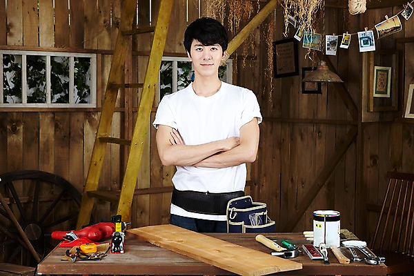 포토 JPG 스튜디오촬영 나무 직업 라이프스타일 남자 액자 사다리 창문 탁자 실내 줄자 한명 사람 동양인 상반신 20대 성인 목재 앞모습 팔짱 페인트 한국인 도구 공구 스패너 붓 작업 못 바퀴 작업실 작업장 드라이버 망치 목수 드릴 창업 페인트통 목공예 작업도구 톱 펜치 작업주머니 가구공방 DIY 기념사진 남자만 남자한명만 성인남자만 청년만 청년남자만 청년남자한명만 성인한명만 성인남자한명만 성인만 국내포토 식물 1 산업 뷰포인트 가구 재료 모션 통 자 인종 청년 취미 내부 생활 공예 자영업 파일형식