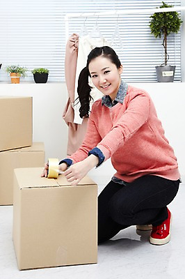 포토 JPG 스튜디오촬영 전신 식물 직업 라이프스타일 옷 여자 화분 포장 CEO 창문 모바일 실내 한명 미소 웃음 사람 앉기 동양인 20대 성인 상자 한국인 블라인드 옷걸이 쇼핑몰 배송 택배 창업 테이프 온라인쇼핑 모바일쇼핑 박스포장 온라인쇼핑몰 여자만 여자한명만 성인여자만 청년만 청년여자만 성인한명만 청년여자한명만 성인여자한명만 성인만 국내포토 1 비즈니스 모션 문구용품 표정 인종 청년 내부 생활 쇼핑 운송업 커튼 자영업 온라인 파일형식