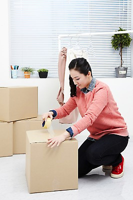 포토 JPG 스튜디오촬영 전신 식물 직업 라이프스타일 옷 여자 화분 포장 CEO 창문 모바일 실내 한명 사람 앉기 동양인 20대 성인 상자 한국인 블라인드 옷걸이 쇼핑몰 배송 택배 창업 테이프 온라인쇼핑 모바일쇼핑 박스포장 온라인쇼핑몰 여자만 여자한명만 성인여자만 청년만 청년여자만 성인한명만 청년여자한명만 성인여자한명만 성인만 국내포토 1 비즈니스 모션 문구용품 인종 청년 내부 생활 쇼핑 운송업 커튼 자영업 온라인 파일형식