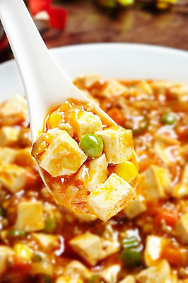 포토 JPG 그릇 식기 접시 음식 외국문화 콩 중국문화 실내 옥수수 요리 근접촬영 사람없음 아웃포커스 중식 식당 숟가락 식사 완두콩 두부 중국집 마파두부 국내포토 동양문화 문화 뷰포인트 곡류 촬영기법 수저 내부 상점 파일형식