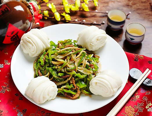 포토 JPG 식물 그릇 식기 접시 꽃 음식 외국문화 채소 젓가락 식탁 탁자 술병 피망 잔 중국문화 실내 육류 요리 사람없음 장식 컵 중식 식당 식사 식탁보 차 병 찻잔 개나리 중국집 고추잡채 꽃빵 국내포토 동양문화 문화 음료 빵 가구 식재료 병_용기 주류 수저 내부 상점 잡채 파일형식