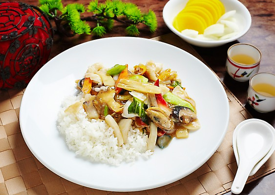 포토 JPG 나무 식물 그릇 식기 음식 외국문화 채소 식탁 탁자 양파 조개 조명 잔 중국문화 수저 실내 요리 사람없음 장식 컵 중식 식당 숟가락 식사 해물요리 식탁보 소나무 차 찻잔 해산물 덮밥 단무지 청경채 중국집 죽순 잡탕밥 국내포토 동양문화 문화 음료 가구 어패류 내부 상점 파일형식