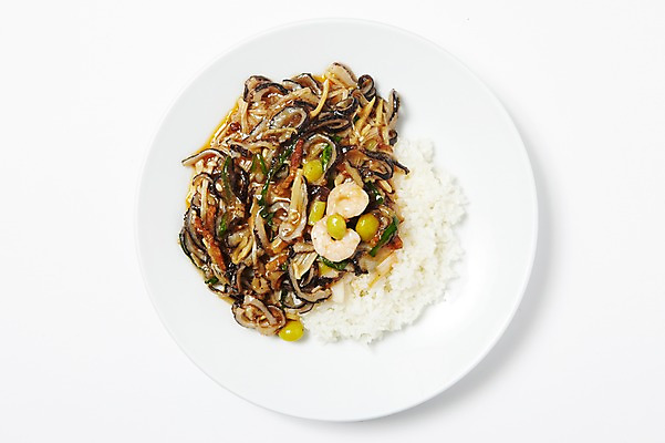 포토 JPG 그릇 식기 음식 외국문화 새우 중국문화 실내 요리 사람없음 중식 식당 식사 해물요리 해산물 덮밥 중국집 해삼 죽순 유산슬덮밥 유산슬밥 은행열매 국내포토 동양문화 열매 문화 밥 갑각류 내부 상점 파일형식