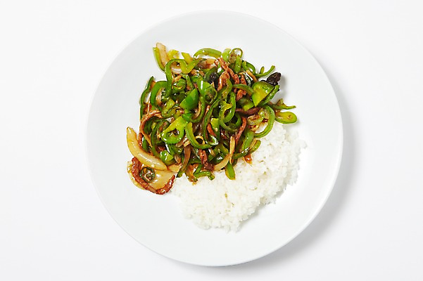 포토 JPG 그릇 식기 음식 외국문화 채소 고추 피망 중국문화 실내 육류 요리 사람없음 중식 식당 식사 덮밥 중국집 고추잡채덮밥 고추잡채밥 국내포토 동양문화 문화 식재료 밥 내부 상점 파일형식