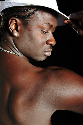 포토 JPG 서양인 외국인 해외기획촬영 모자 잡화 2011년태국 패션 남자 포즈 흑인 목걸이 모션 검은배경 근육 상의탈의 힙합 한명 사람 상반신 20대 성인 옆모습 열정 남자만 남자한명만 성인남자만 청년만 청년남자만 청년남자한명만 성인한명만 성인남자한명만 성인만 국내포토 1 감정 음악 뷰포인트 백그라운드 장신구 탈의 인종 청년 검은색 파일형식