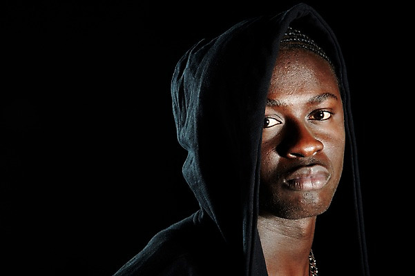 포토 JPG 서양인 외국인 해외기획촬영 2011년태국 패션 남자 포즈 흑인 모션 검은배경 힙합 한명 사람 상반신 20대 성인 앞모습 캐주얼 레게머리 열정 후드집업 남자만 남자한명만 성인남자만 청년만 청년남자만 청년남자한명만 성인한명만 성인남자한명만 성인만 국내포토 1 헤어스타일 옷 감정 음악 뷰포인트 백그라운드 인종 청년 검은색 겉옷 파일형식