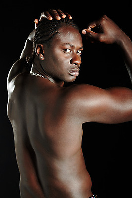 포토 JPG 서양인 외국인 해외기획촬영 2011년태국 패션 남자 포즈 흑인 신체 목걸이 모션 검은배경 근육 상의탈의 힙합 한명 사람 상반신 20대 성인 뒷모습 신체부위 손들기 등 뒤돌아보기 레게머리 열정 남자만 남자한명만 성인남자만 청년만 청년남자만 청년남자한명만 성인한명만 성인남자한명만 성인만 국내포토 1 헤어스타일 감정 음악 뷰포인트 백그라운드 장신구 탈의 인종 청년 검은색 파일형식